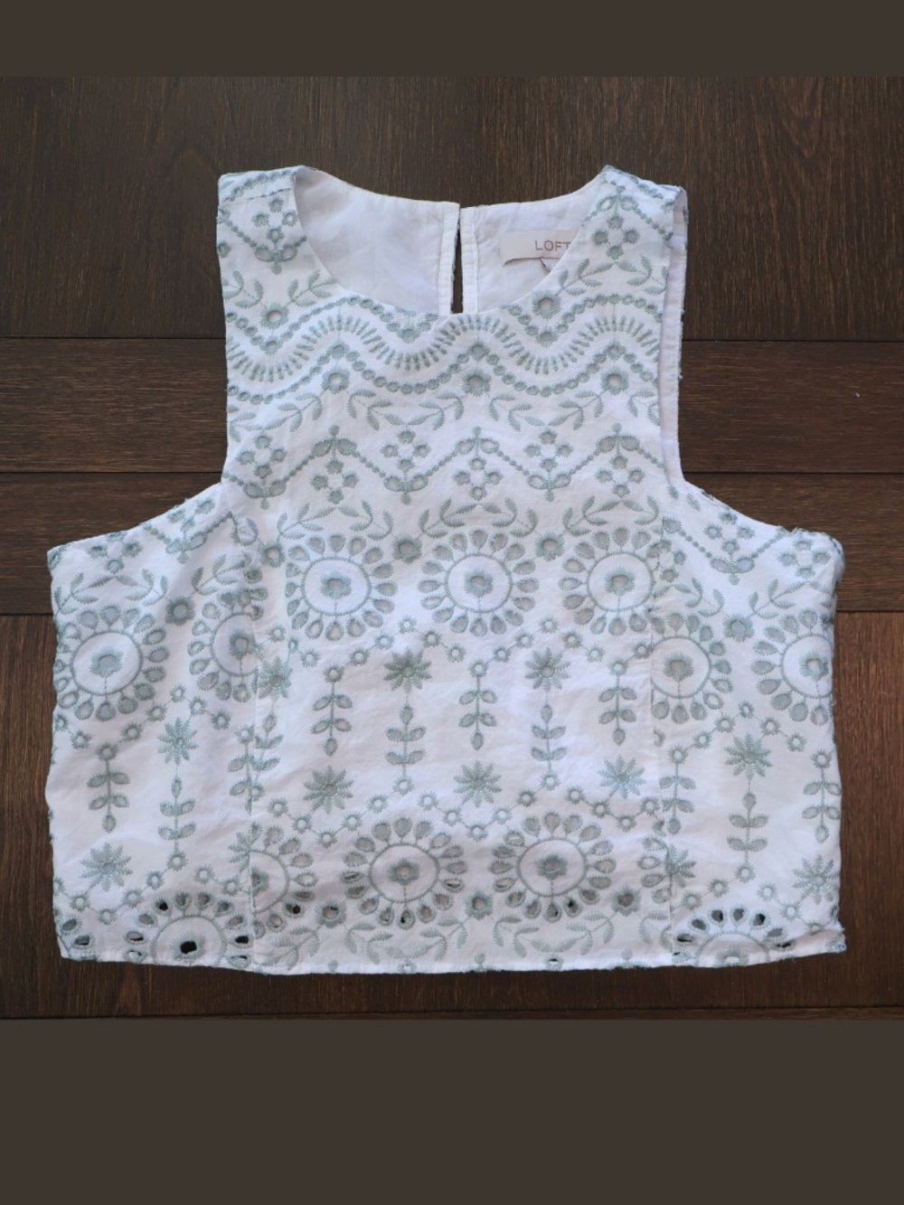 LOFT Tank Top Size 4 Mint White Eyelet Embroidered Cropped Sleeveless Blouse